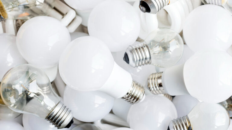 Leia mais sobre o artigo Prefeitura e Elektro promovem troca gratuita de lâmpadas antigas por novas de LED